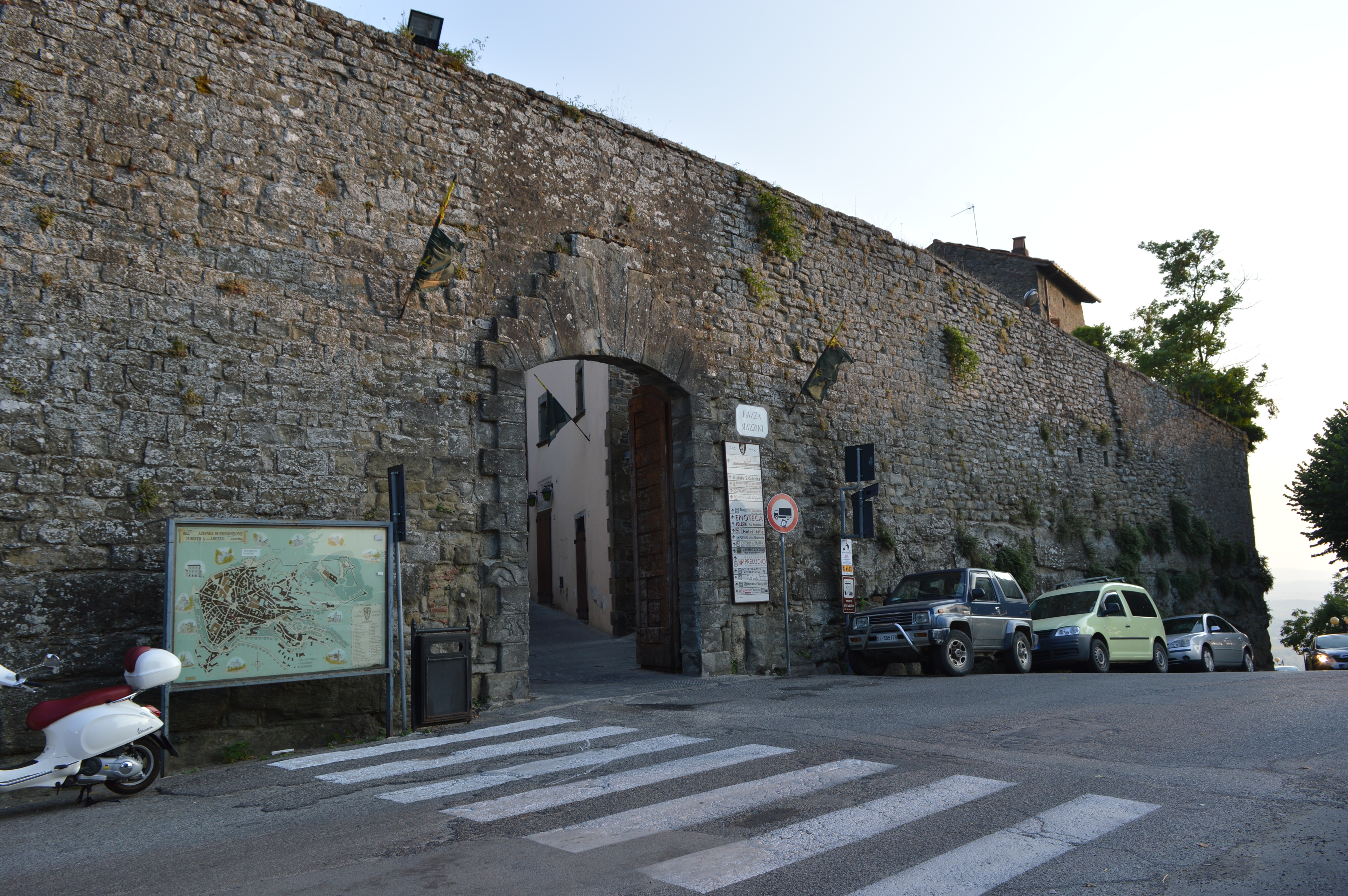 Cortona Gated Wall