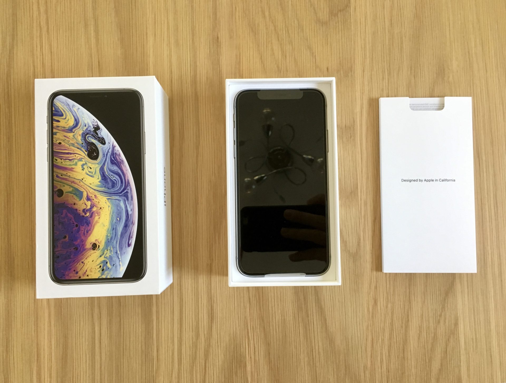 iPhone XS Silver Box Contents
