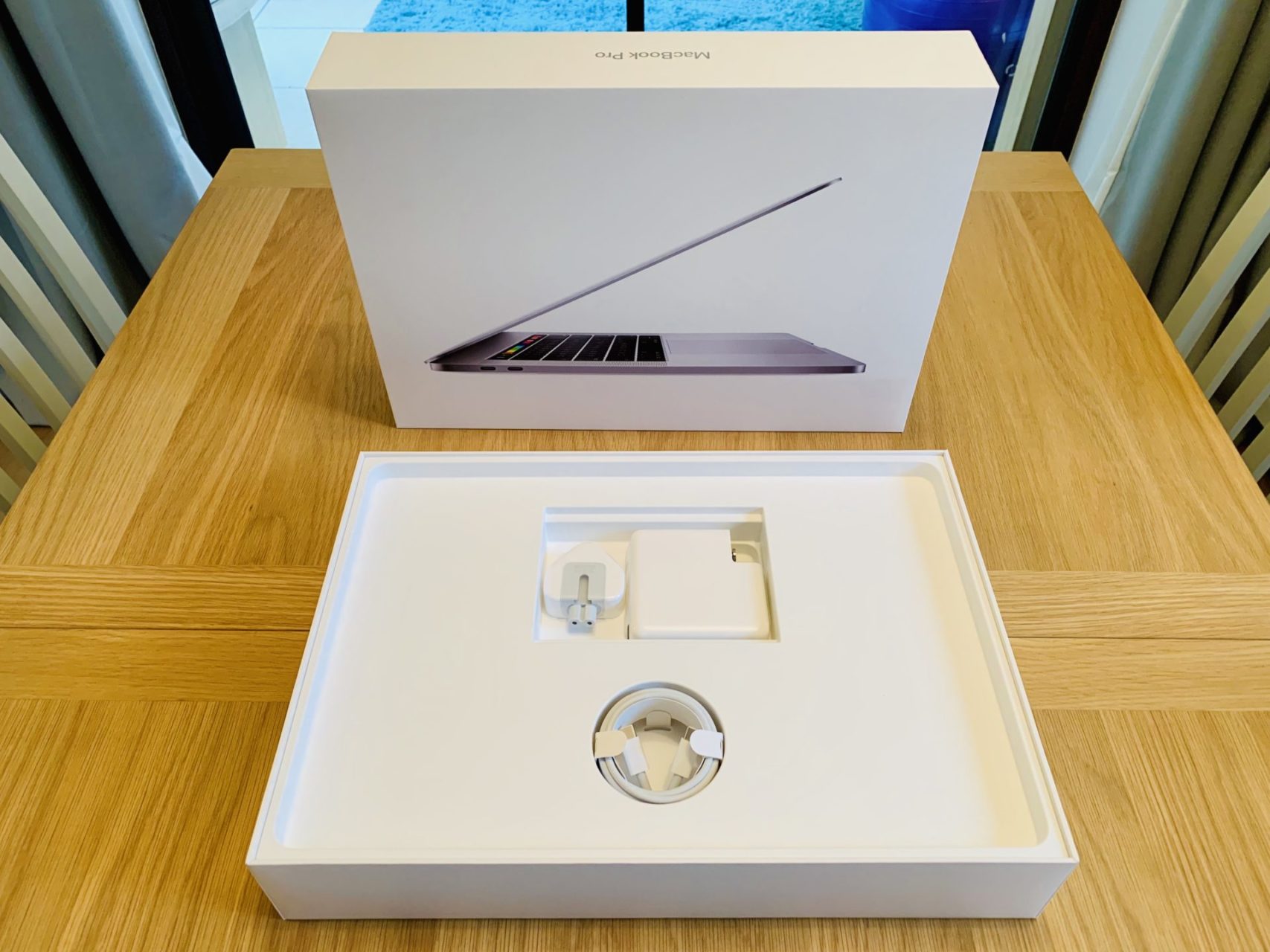 Apple MacBook Pro 15 inch unboxing