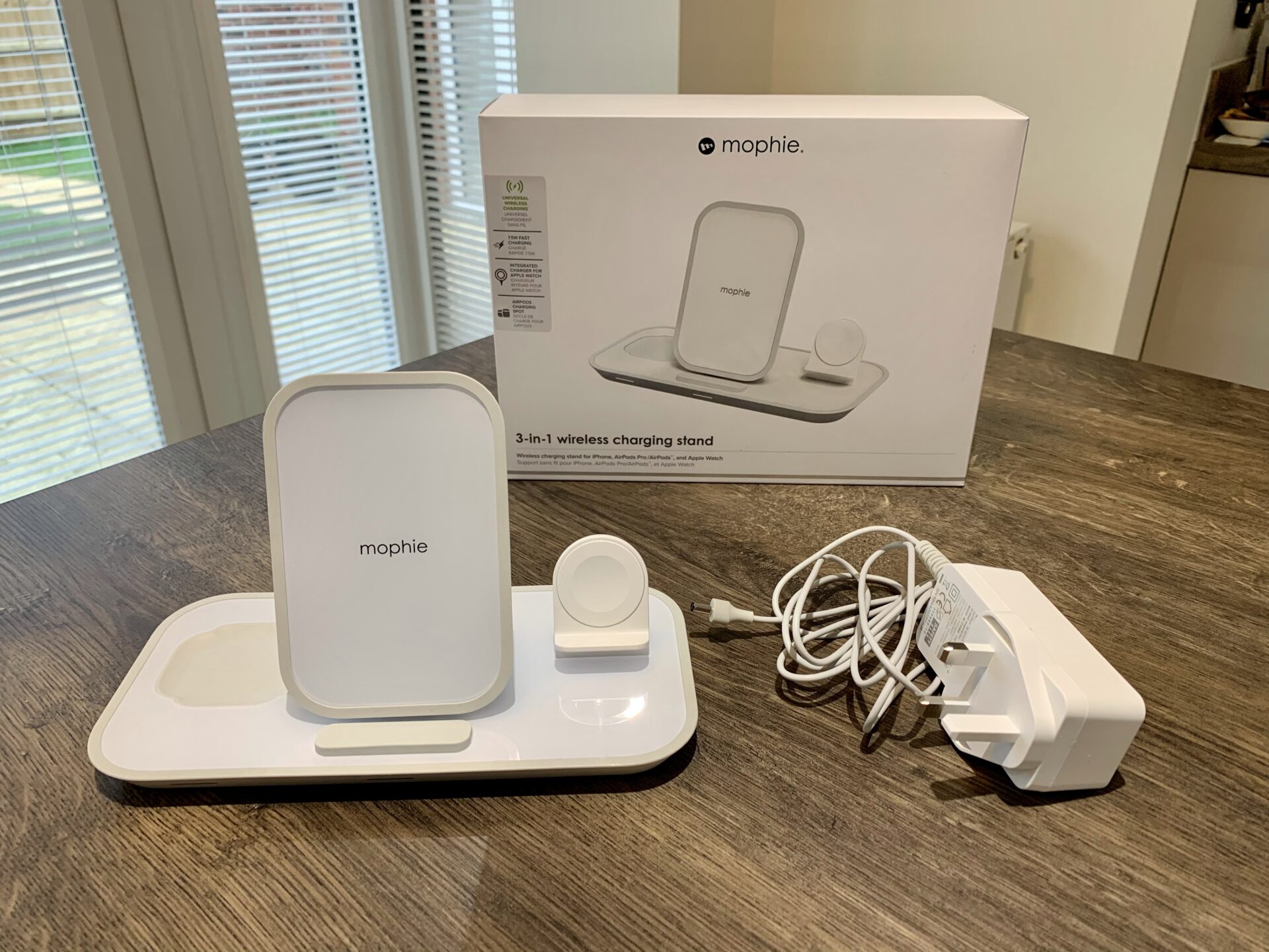 Mophie 3-in-1 Wireless Charging Stand Review - Life of Man
